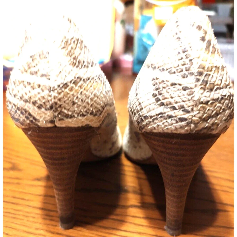 COACH‎ Snakeskin Textured Leather Pumps Heels Size 8.5 B EUC